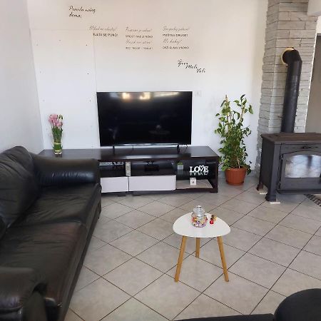 Lara & Vito Apartment Metajna Luaran gambar