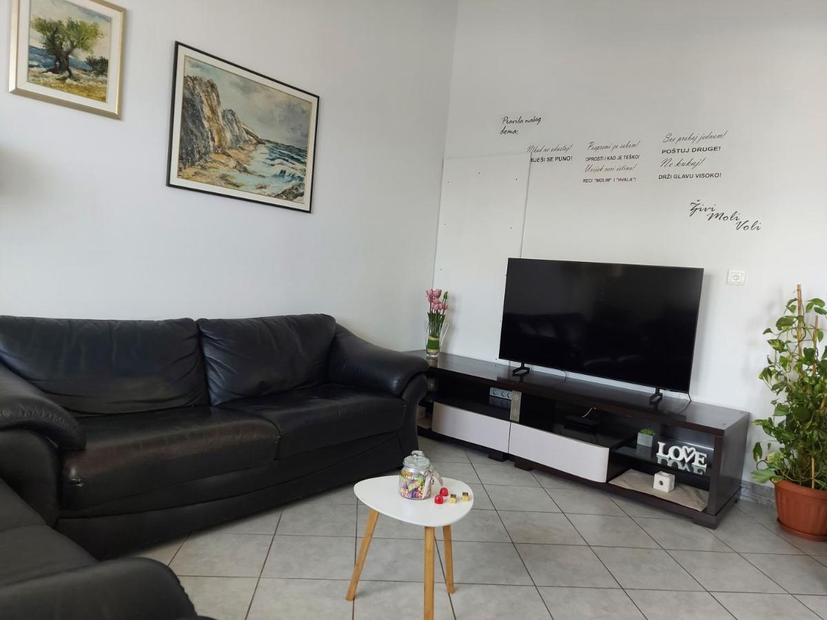 Lara & Vito Apartment Metajna Luaran gambar