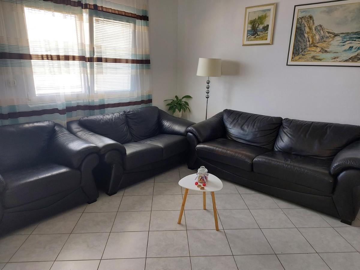 Lara & Vito Apartment Metajna Luaran gambar