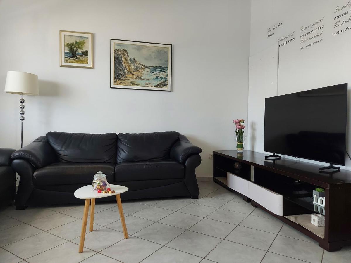 Lara & Vito Apartment Metajna Luaran gambar