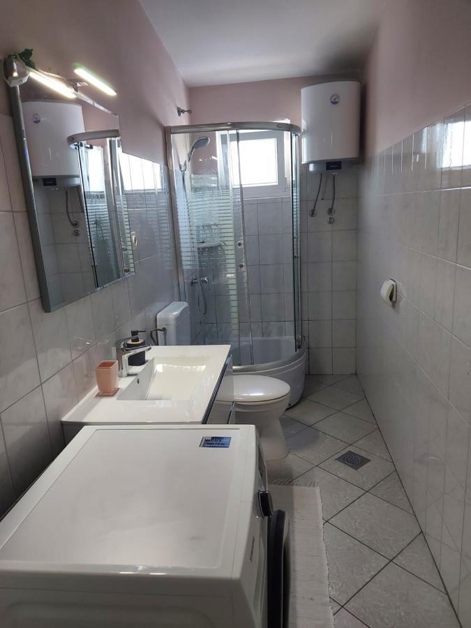 Lara & Vito Apartment Metajna Luaran gambar