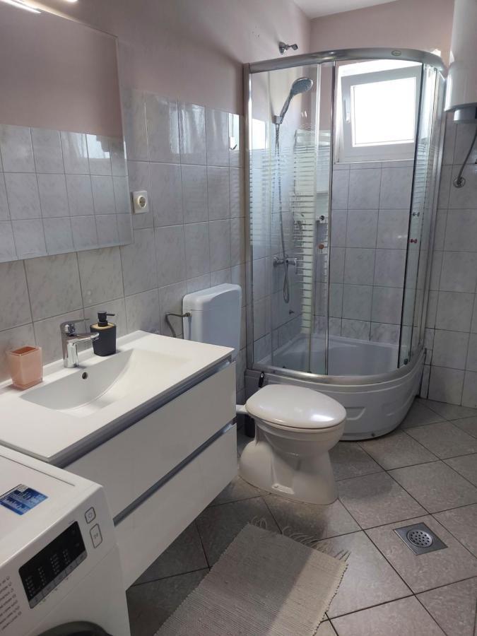 Lara & Vito Apartment Metajna Luaran gambar