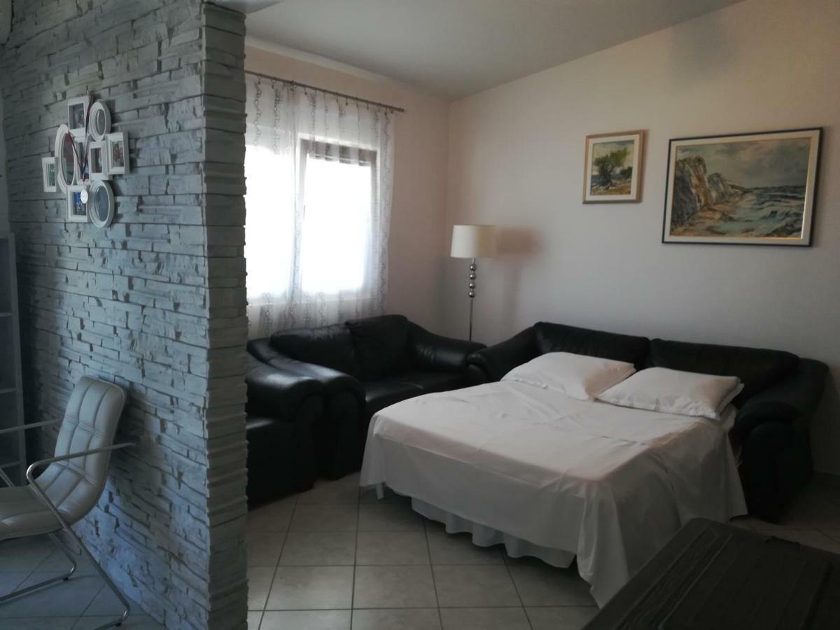 Lara & Vito Apartment Metajna Luaran gambar